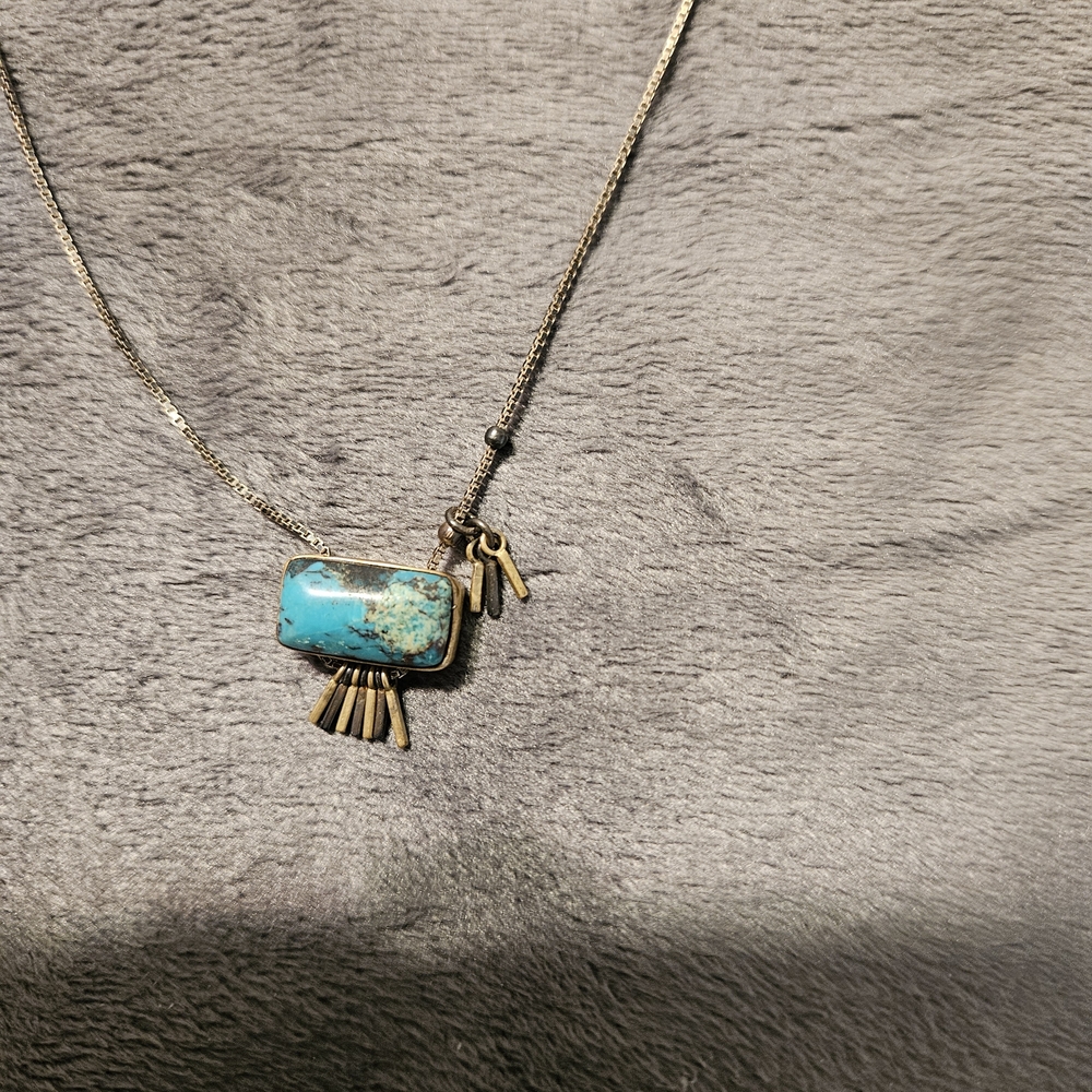 Chic Silver And Turquoise Necklace